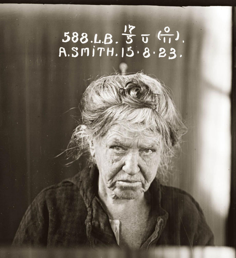 Mug shot of Agnes Smith